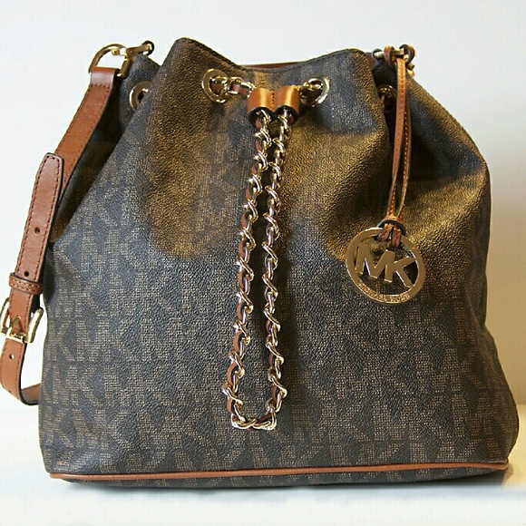 MICHAEL Michael Kors Handbags - Michael Kors large Frankie drawstring