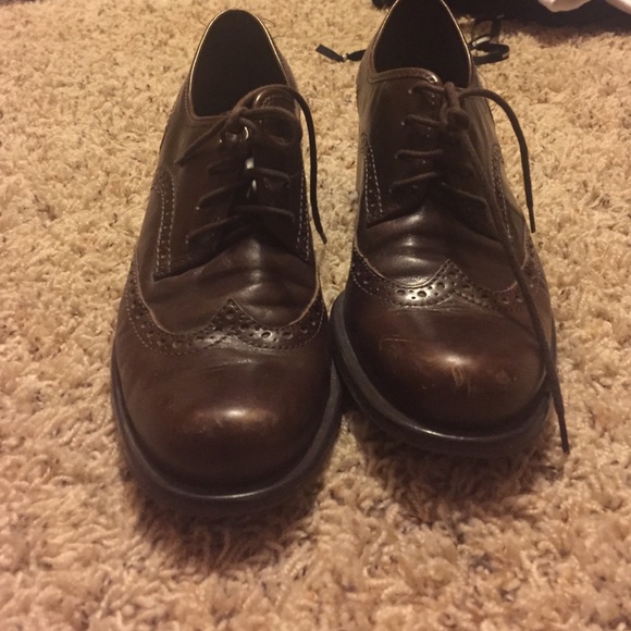 Heeled Oxfords. Brown.