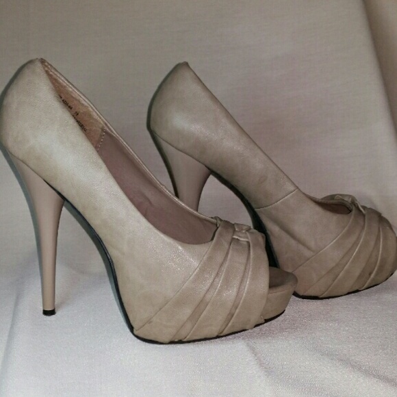 Pumps - Picture 3 of 3