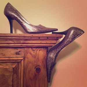 Brand new, geometric patterned Nine West heels