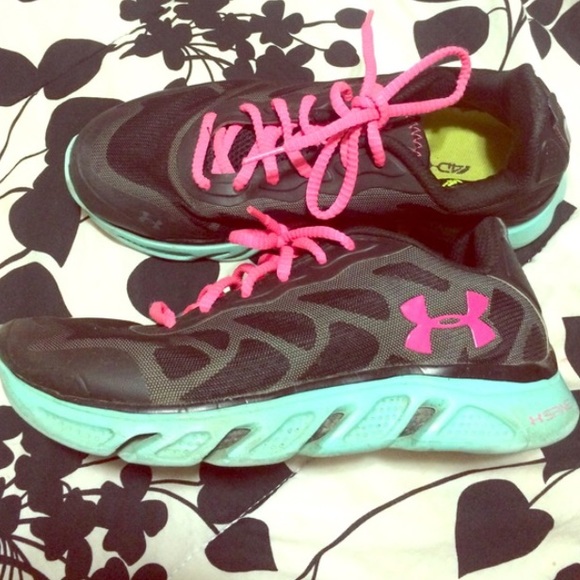 UA sneakers, 7.5