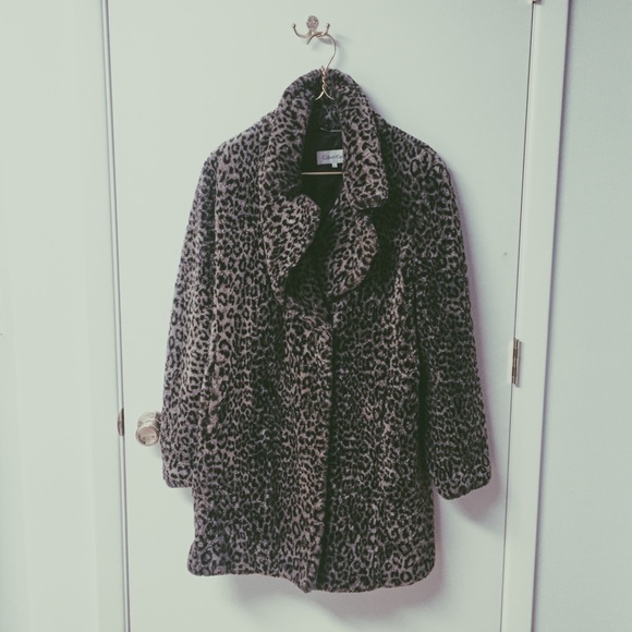 CALVIN KLEIN faux fur cheetah print jacket !