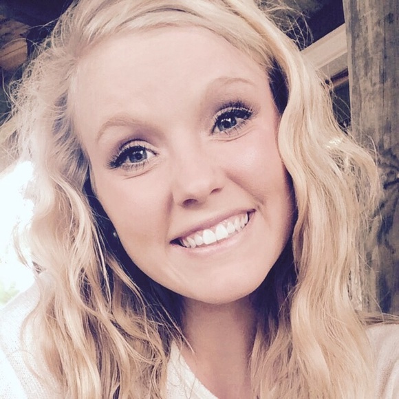 Meet your Posher, Courtney