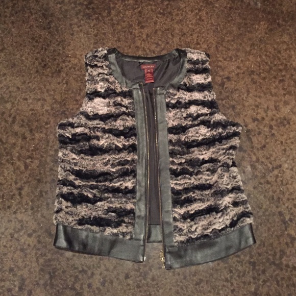 Stripped cream and black vest