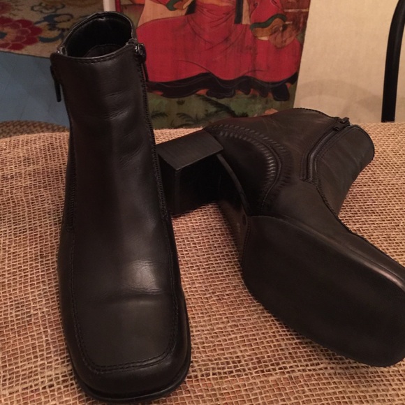 St Johns Bay cute black boots. 8