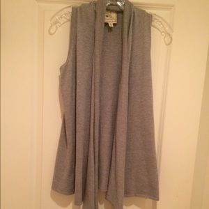 Heather gray sleeveless wrap