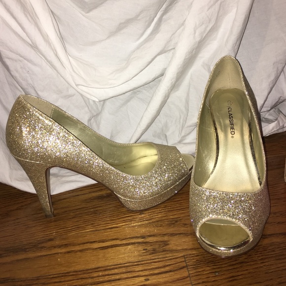 City Classified good sparkly heels