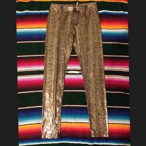 M/L Gold metallic snakeskin leggings