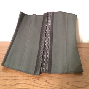 Waist trainer small