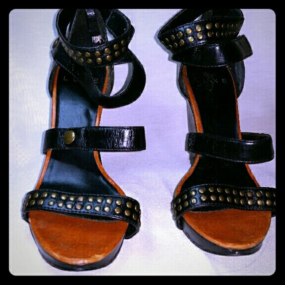 Wedge shoes
