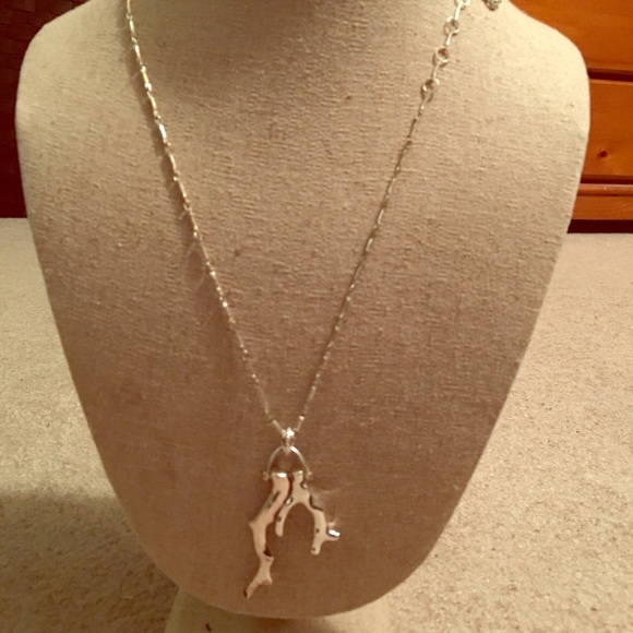 Stella and Dot Vallen Pendant Necklace