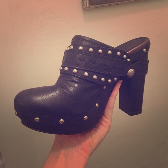 Vince Camuto Authentic Funky Leather Clogs