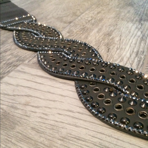 Silver. Gray. Fashion belt.