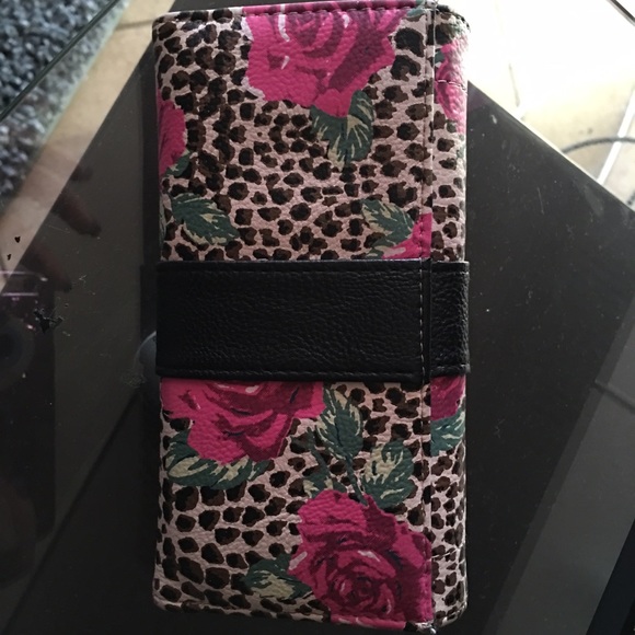 Betsey Johnson Wallet - Picture 2 of 4