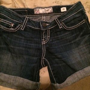 Buckle shorts sz 25