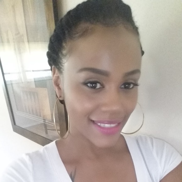 Meet your Posher, Carla