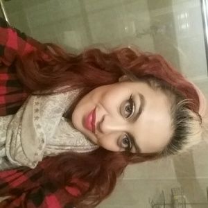 Meet your Posher, Carolina