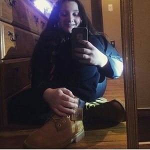 Meet your Posher, Mia