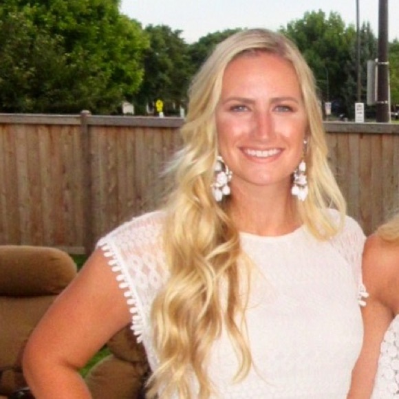 Meet your Posher, Alyssa - Picture 2 of 3