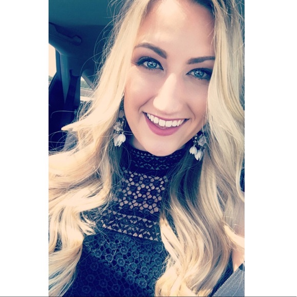 Meet your Posher, Alyssa - Picture 3 of 3