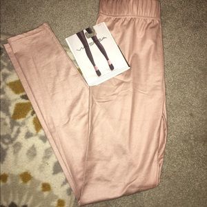 NWT AMAZING BLUSH PINK LEGGINGS