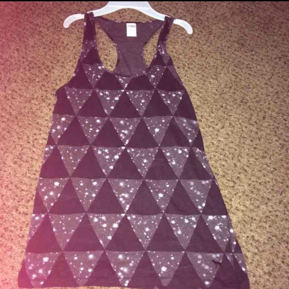 NWOT VS PINK TANK
