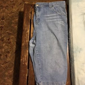 Woman's capris jeans