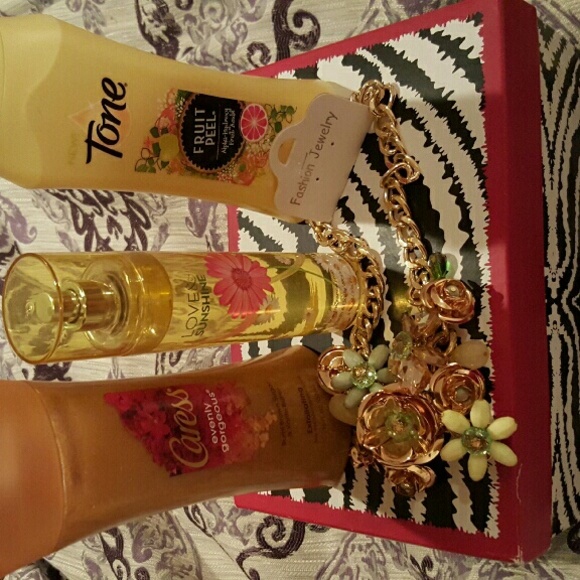 SOLD BBW/Caress and Tone body wash/ necklace - Picture 1 of 1