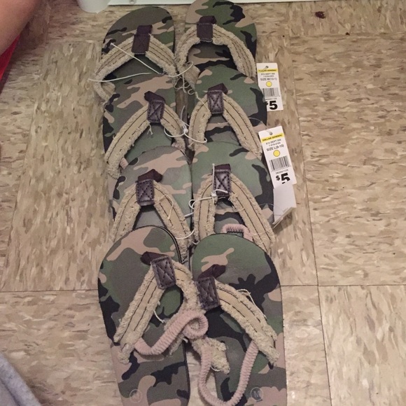 🚨Sale🚨camo sandals!