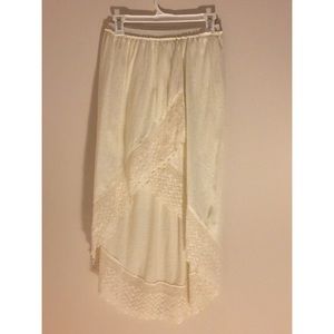 American Eagle hi-low skirt