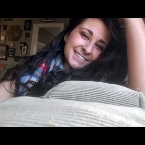 Meet your Posher, Abi