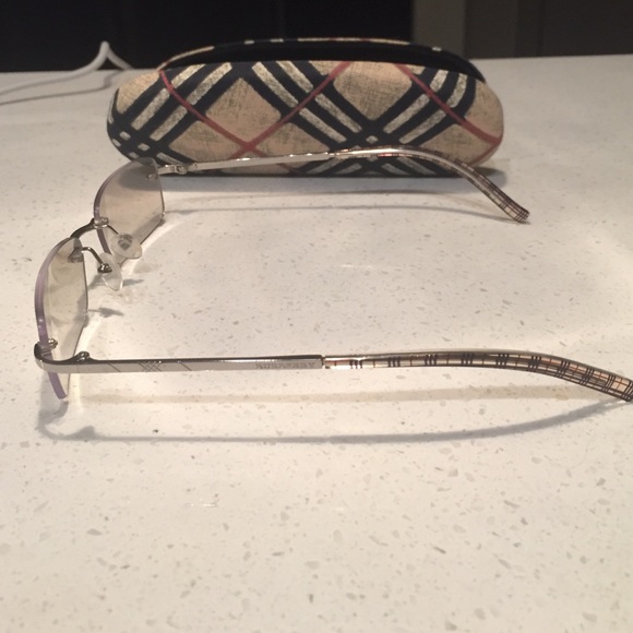 Burberry sunglasses - Picture 2 of 3