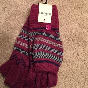 Adorable knit gloves with tags!