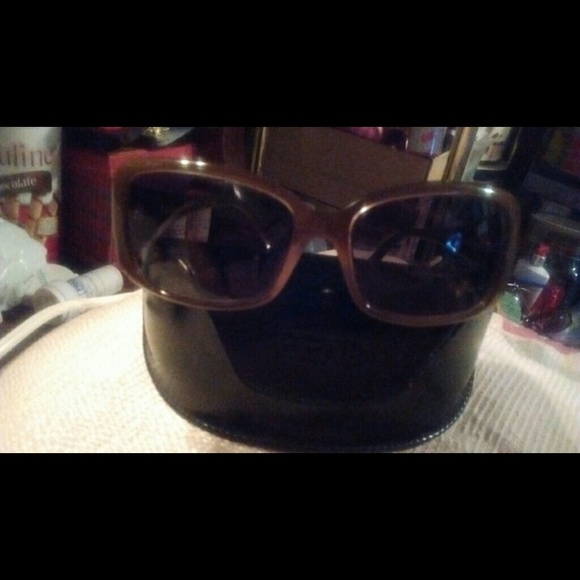 Authentic almost new fendi sunglasses