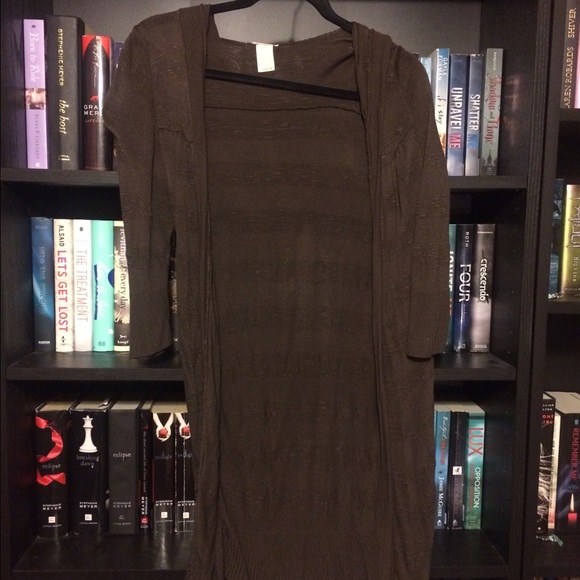 Light, beach ready, hooded 3/4 sleeve cardigan