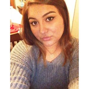 Meet your Posher, Anahi