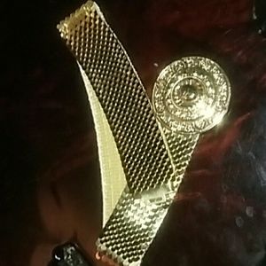 Gold $tretch metal belt