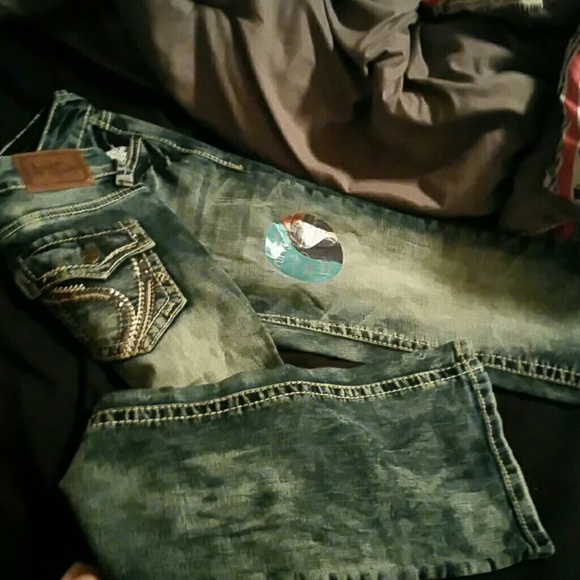 BRAND NEW BUCKLE LIKE ARIYA JEANS