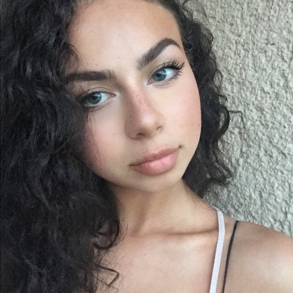 Meet your Posher, Ava - Picture 2 of 4