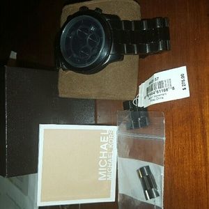 *******SOLD***** Michael kors black on black watch