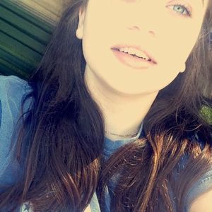 Meet your Posher, Chloe