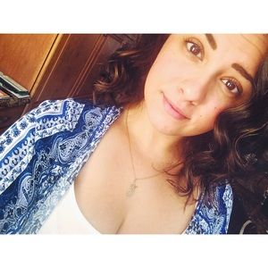 Meet your Posher, Connie