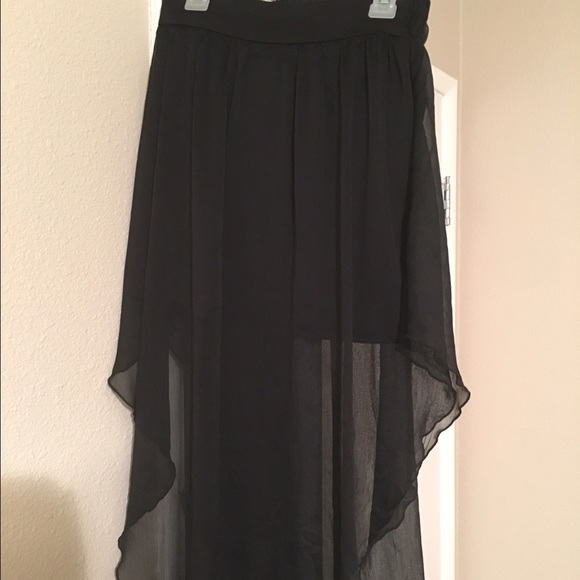 Black skirt with mini underneath and slits on side - Picture 1 of 4
