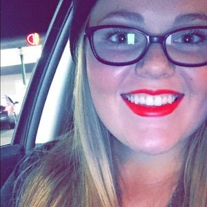 Meet your Posher, Chloe