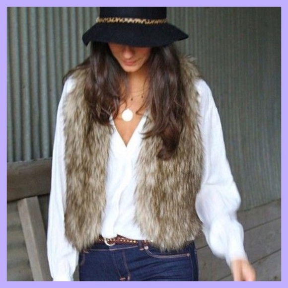 Jackets & Blazers - Faux Fur Fashion Vest!