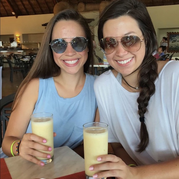 Meet your Posher, Cara - Picture 2 of 2