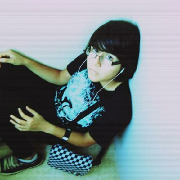 Meet your Posher, Brenda - Picture 2 of 2