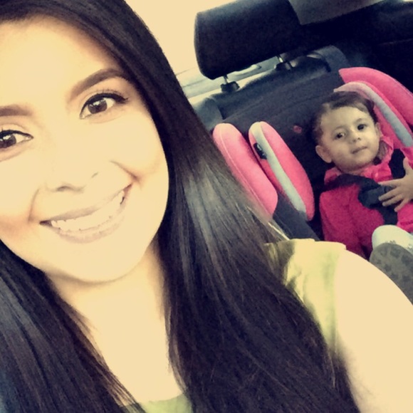 Meet your Posher, Laura - Picture 1 of 1