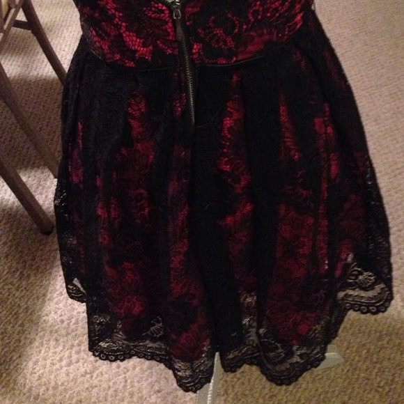 Bebe Dress - Picture 3 of 4