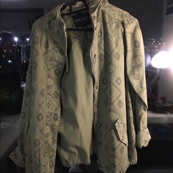 FOREVER 21 SIZE XL (FITS LIKE LARGE) COAT